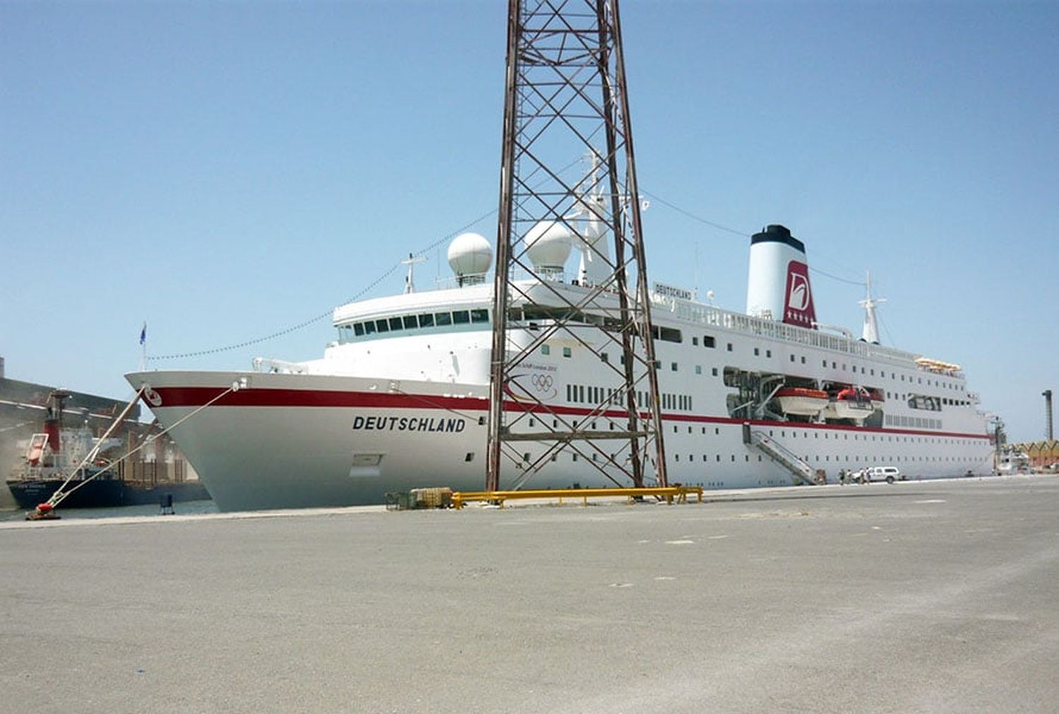 Buques de pasajeros en Puerto Quequén