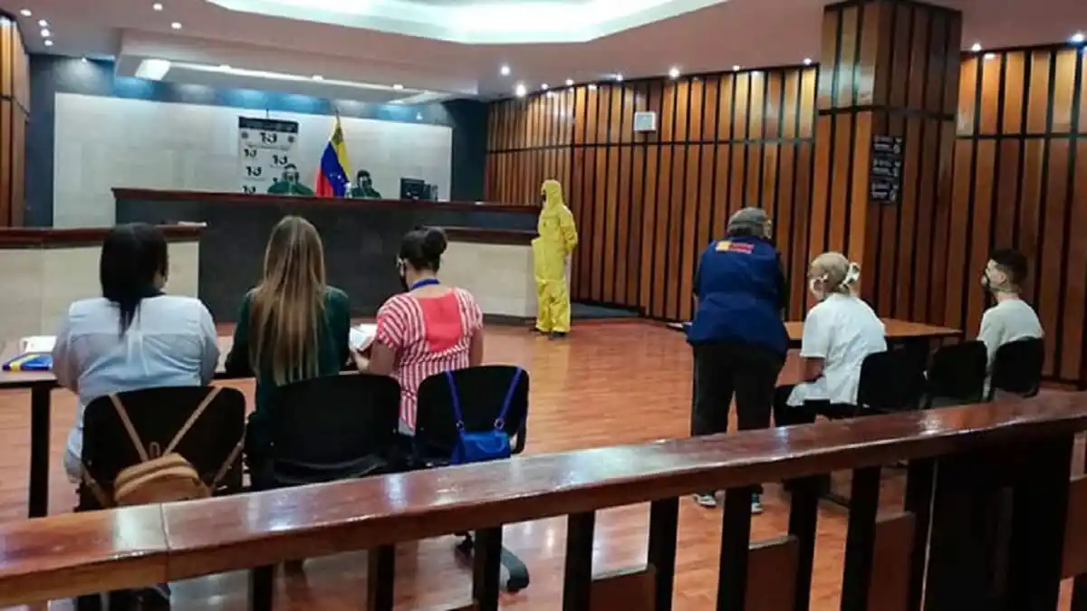 ACABA CON SU VIDA mientras esperaba juicio por abuso infantil: estaba en el baño de los tribunales