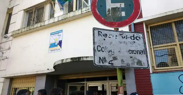 Un joven agredió a un alumno en una discusión política en la escuela