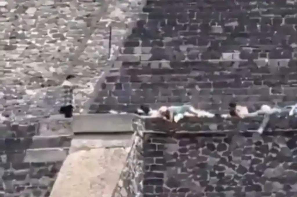 Pánico en la Pirámide de la Luna