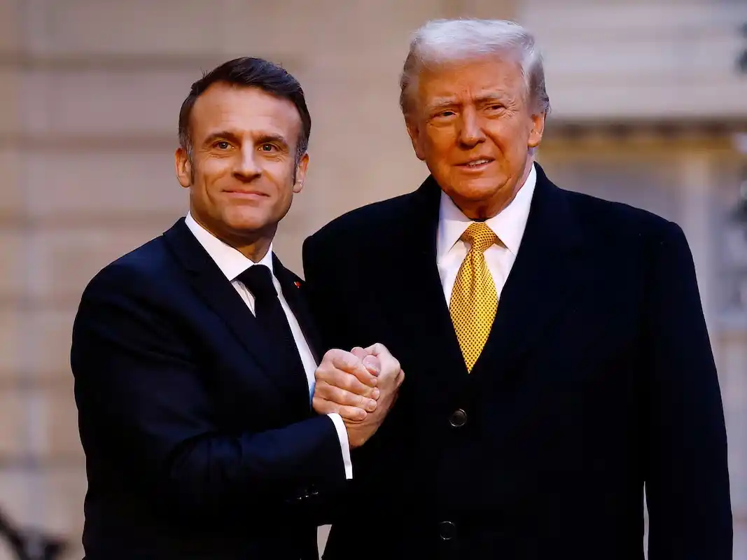 Macron visita a Trump para pedir que la negociación por la paz en Ucrania incluya a Zelensky y Europa