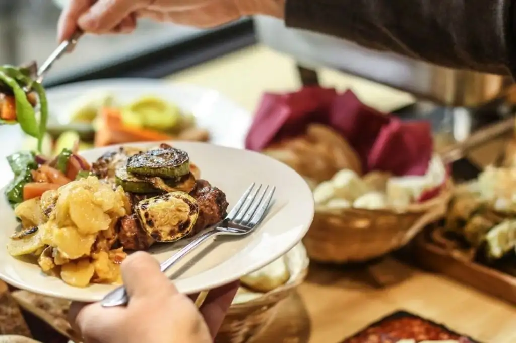 Insólito: lleva seis años comiendo en restaurantes de España sin pagar