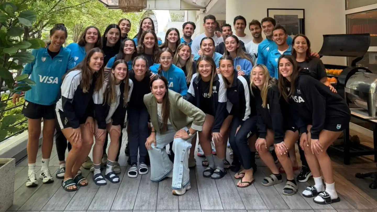 Luciana Aymar posó con Las Leoncitas.