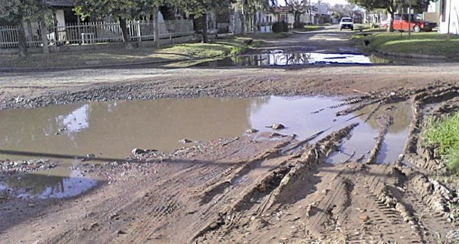 Denuncian que empleados municipales cobran para destapar cloacas