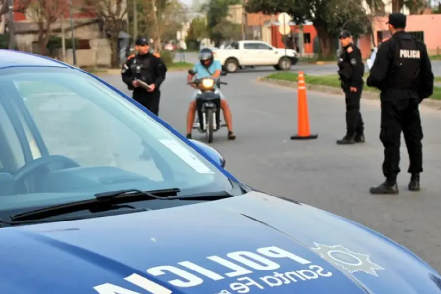 Una adolescente estaba sola en su casa, forzaron la puerta y entraron a robar: logró esconderse y pasar desapercibida