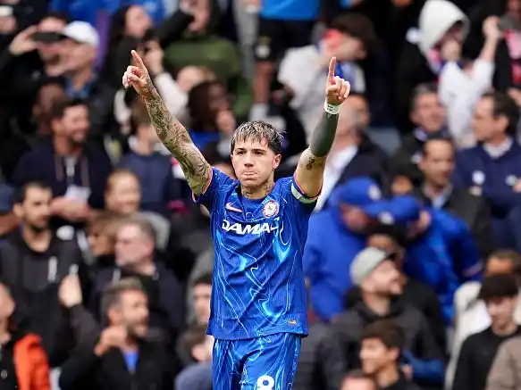 Enzo Fernández festeja su gol.