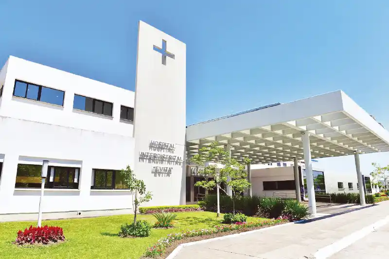 El ministro Gómez extendió un reconocimiento 
al Hospital Interdistrital Evita en su 2.º aniversario