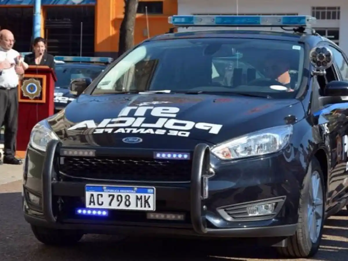 Dos policías de Santa Fe fueron grabados teniendo sexo en el patrullero