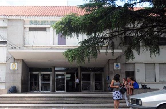 Un delincuente cometió un robo en el centro y resultó herido tras caerse mientras escapaba de la policía
