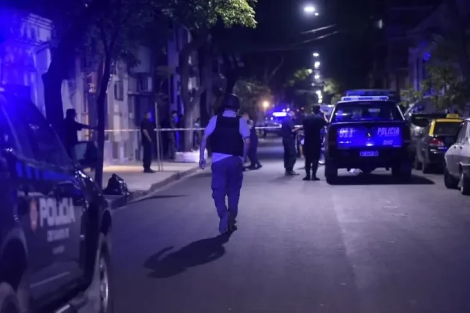 Terror en Rosario: sicarios ingresaron a un hospital buscando a un preso internado y mataron a un policía