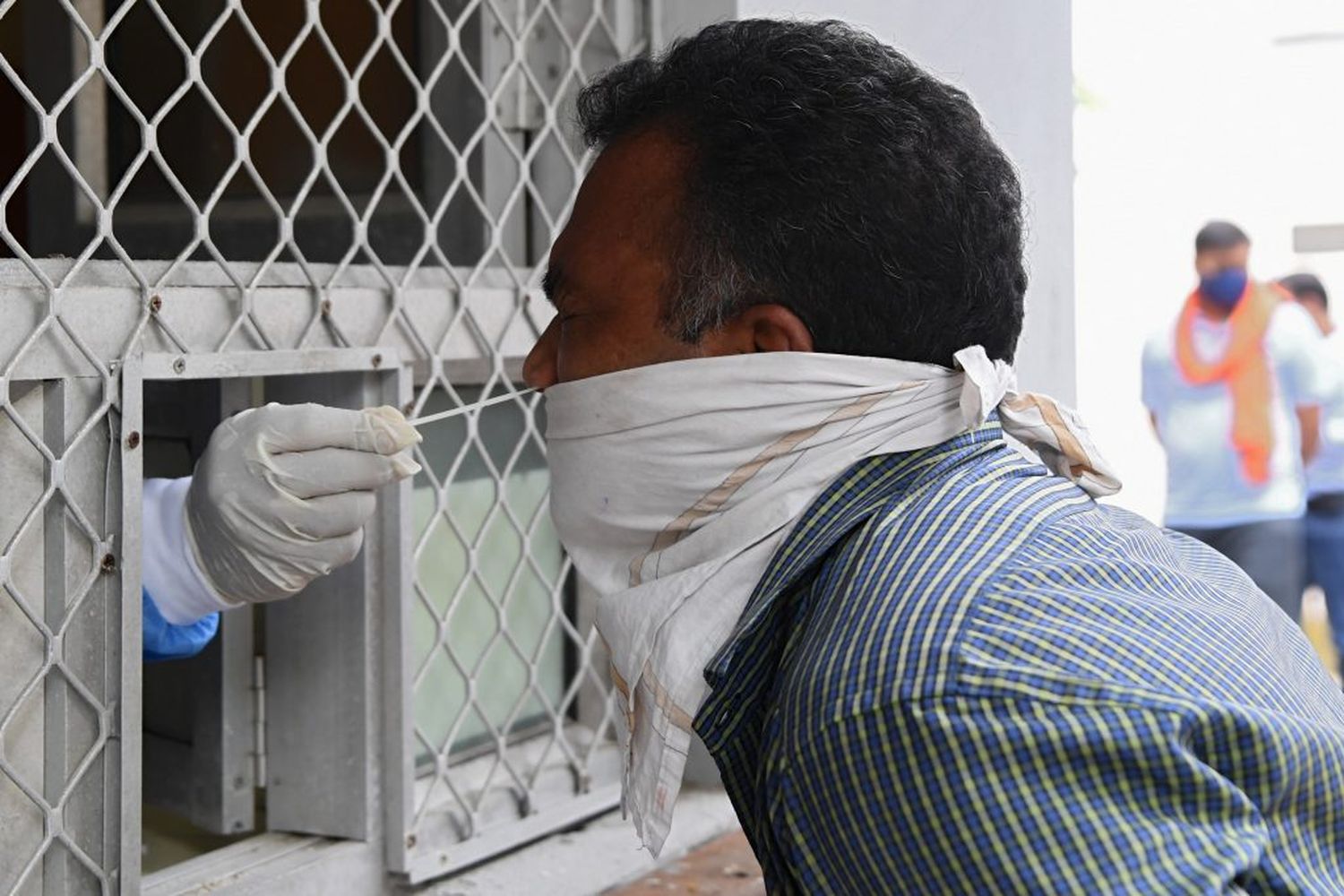 India superó los cinco millones de casos y Rusia le enviará cien millones de dosis