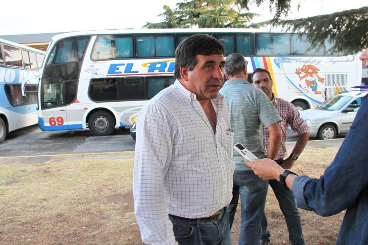 "Morel dice que pertenecemos aún a Río Paraná pero manda a reclamar los sueldos a Vía Tac"