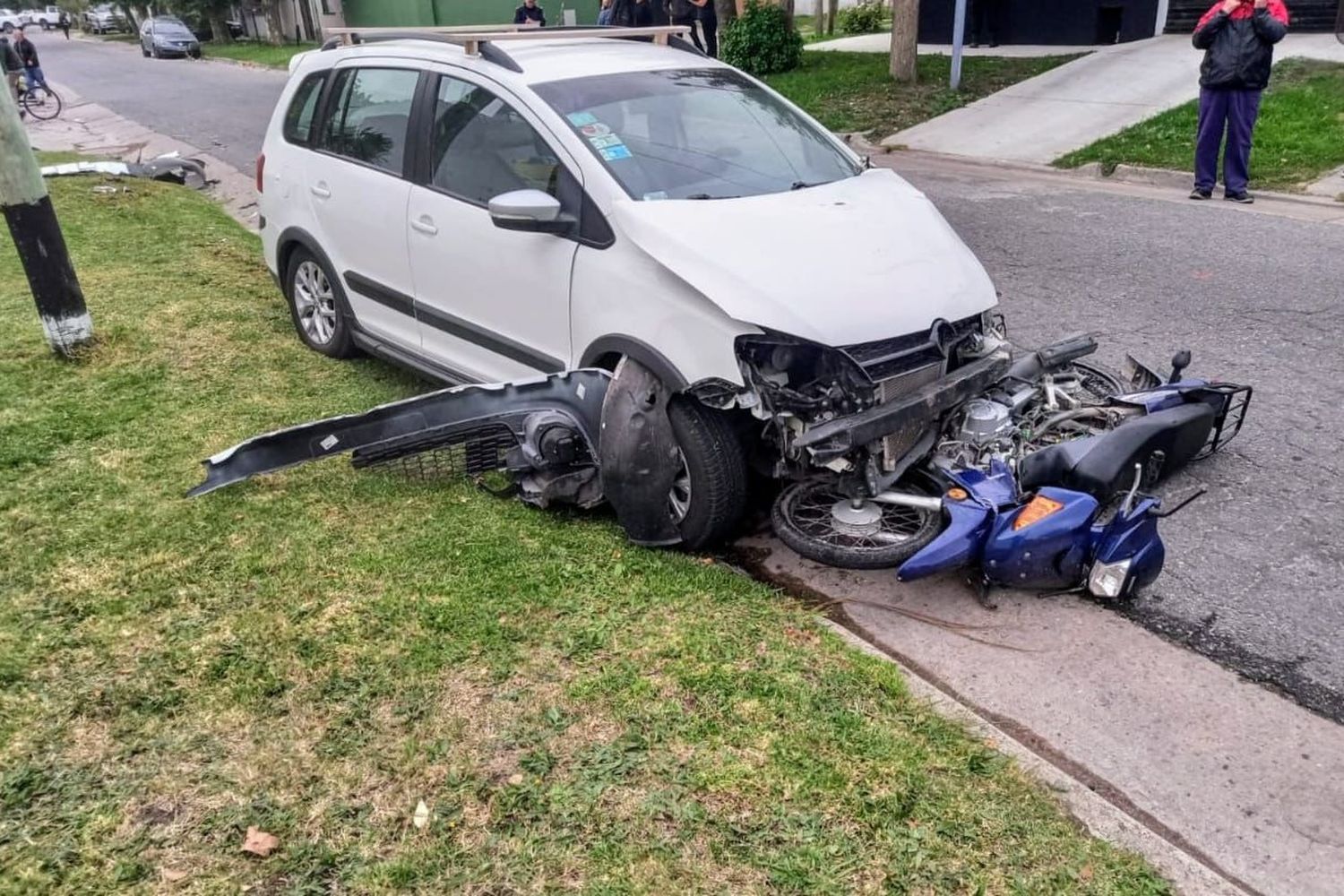 Motochorros: escapaban de un robo y chocaron, uno de ellos está grave