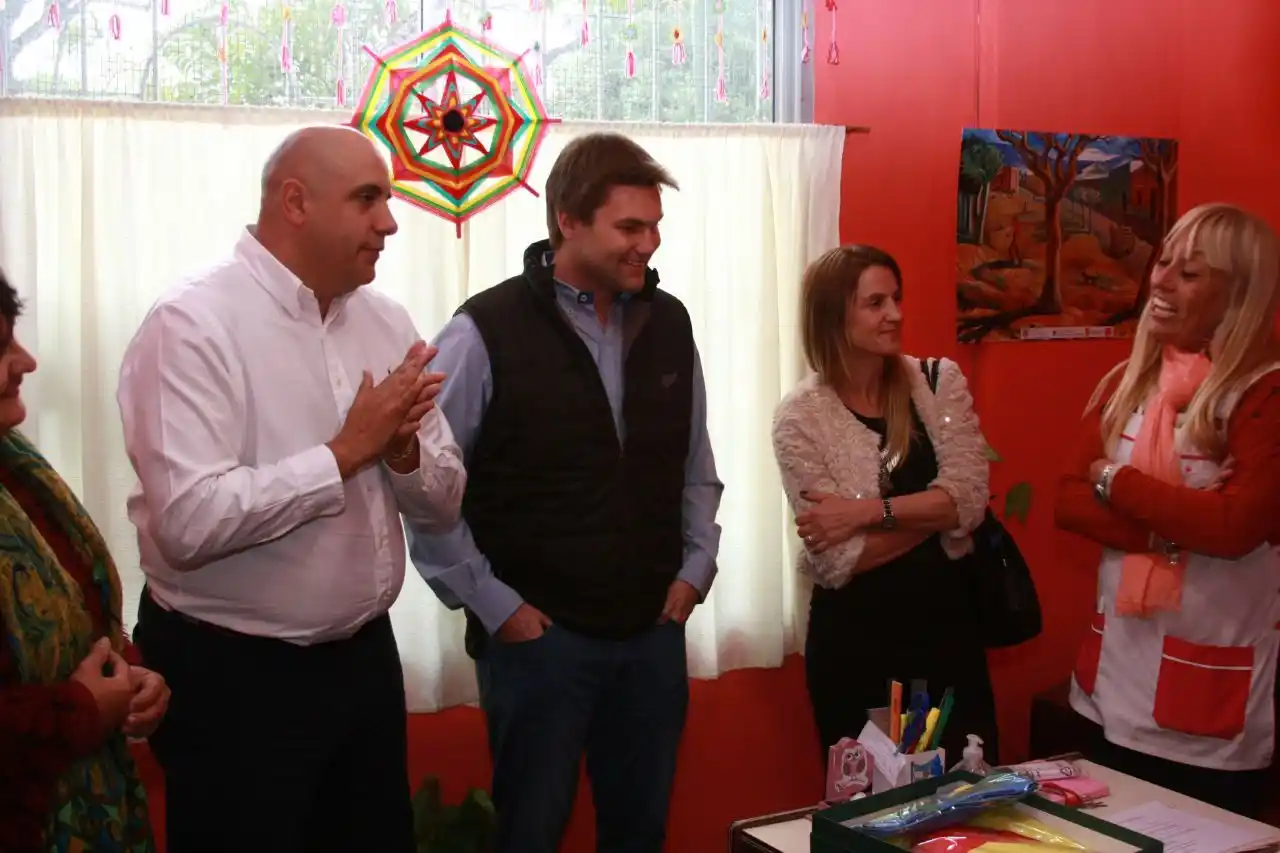 César Torres encabezó recorrida por escuelas primarias de Hurlingham