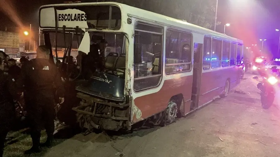 El hombre que en junio robó un micro, se tiroteó con la policía y chocó 21 autos ahora sustrajo un camión y repitió la persecución de película