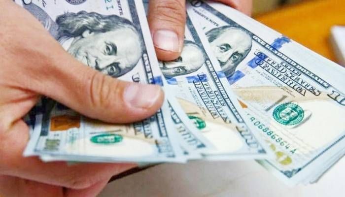 Un desacuerdo entre Anses y los bancos impide la venta de dólar ahorro