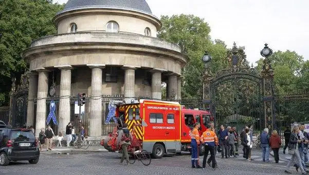 Un rayo hirió a 11 personas en París y están "en estado muy grave"