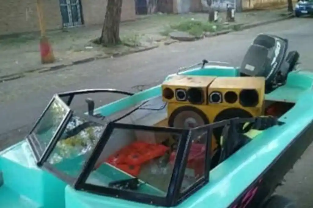 Costanera: multa por ruidos molestos a una LANCHA CON PARLANTES!!!
