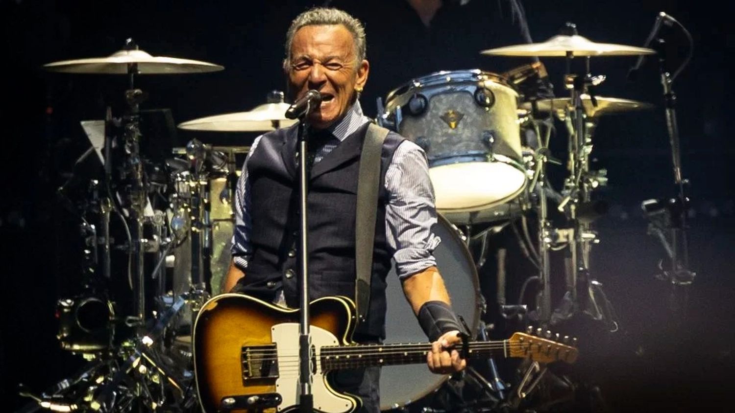 Bruce Springsteen durante un concierto con la E Street Band en San Sebastián, España. Foto: EFE | Javier Etxezarreta.