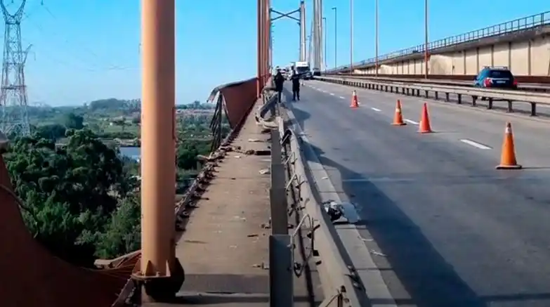 Se conocieron las identidades de los dos fallecidos tras la caída de un camión desde el Puente Zárate-Brazo Largo