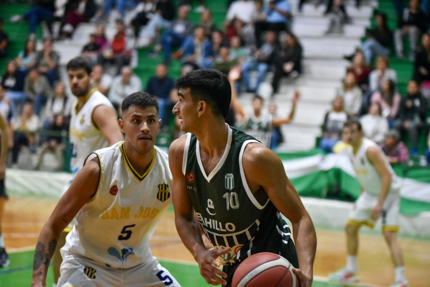 Garbocci, el goleador del juego con 21 unidades (Fotos: Mauricio Ríos).