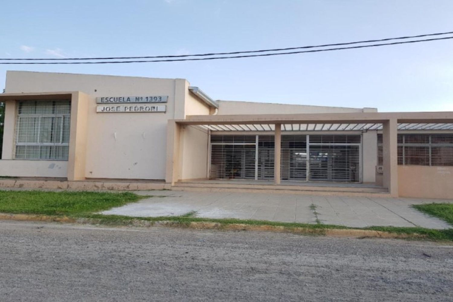 Suspensión de clases en la escuela de Barrio 2 de Abril por violencia entre bandas