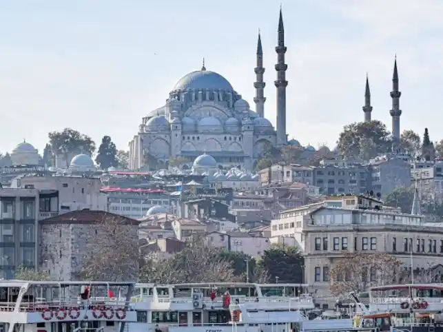 Programa del primer viaje de León XIV: Nicea, la Mezquita Azul y el puerto de Beirut
