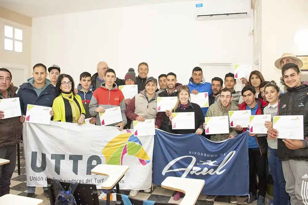 Culminó el curso de peón en el Hipódromo de Azul