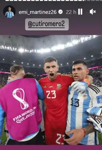 La "violenta" felicitación del "Cuti" Romero a "Dibu" Martínez por la atajada clave contra Australia