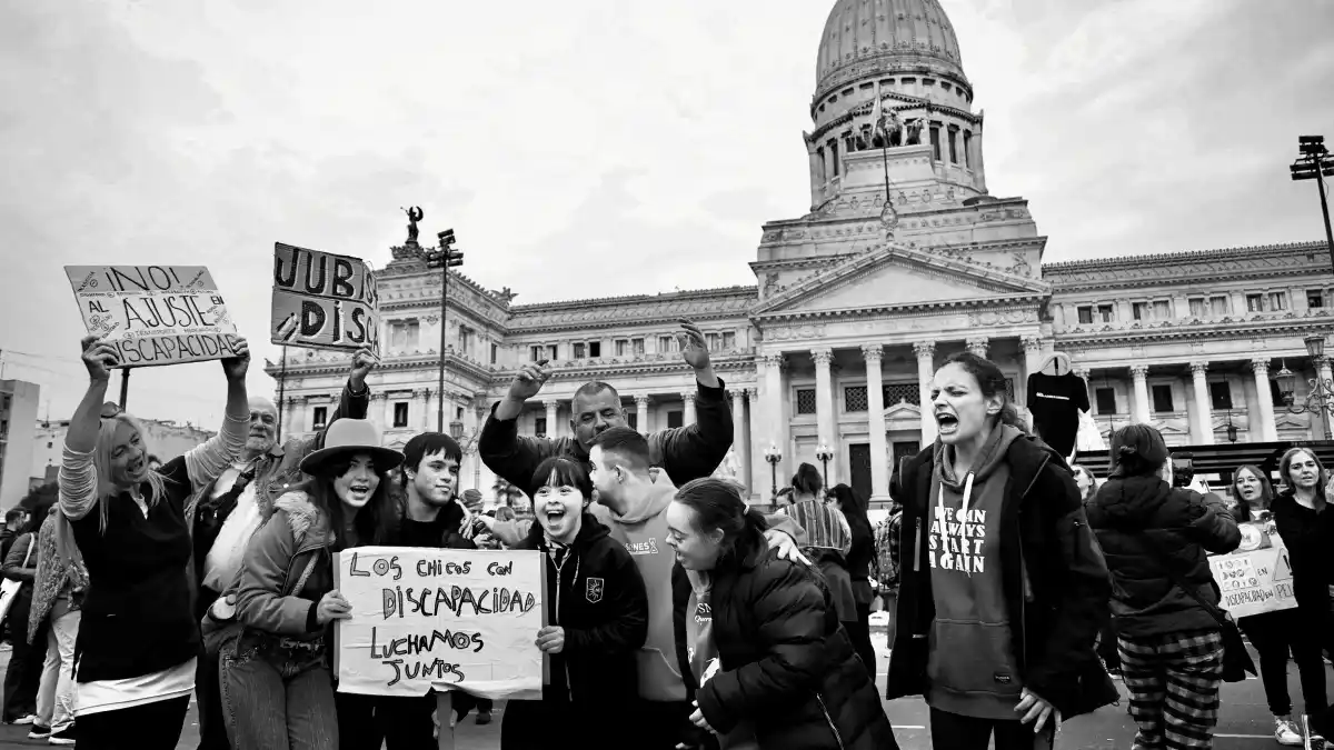 El Senado revoca el veto de Milei a la Ley de Emergencia en Discapacidad y avanza con reformas a los DNU