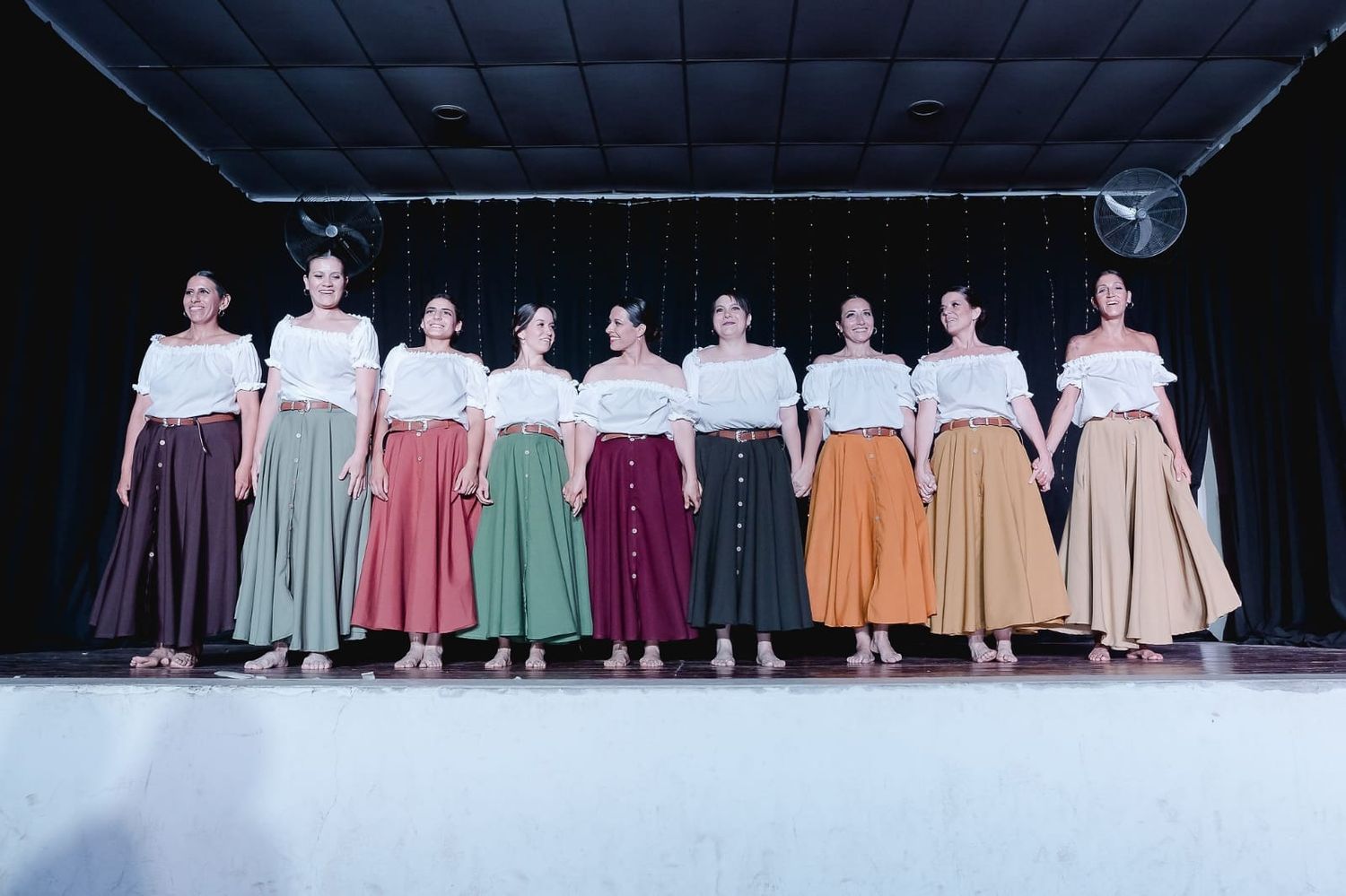 Gran actuación en la muestra de la Escuela de Danzas Tinkunakuy.