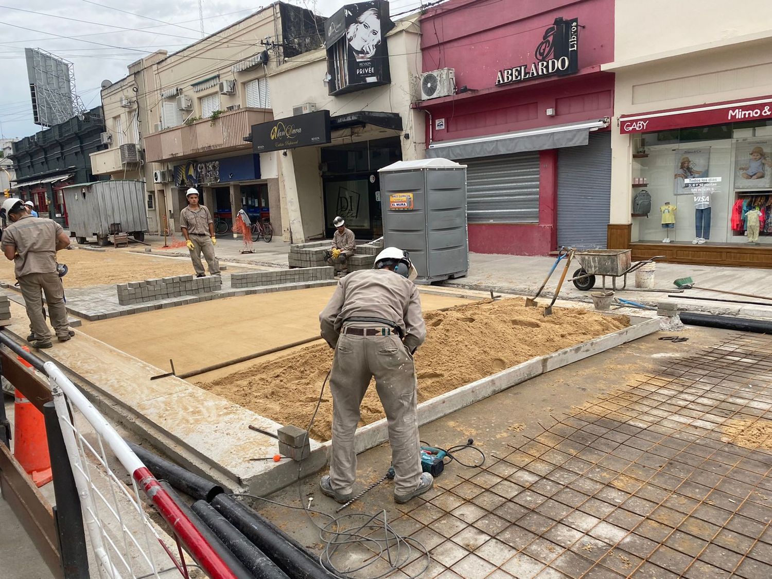 Avanza la segunda cuadra de la Peatonal para la habilitación vehicular