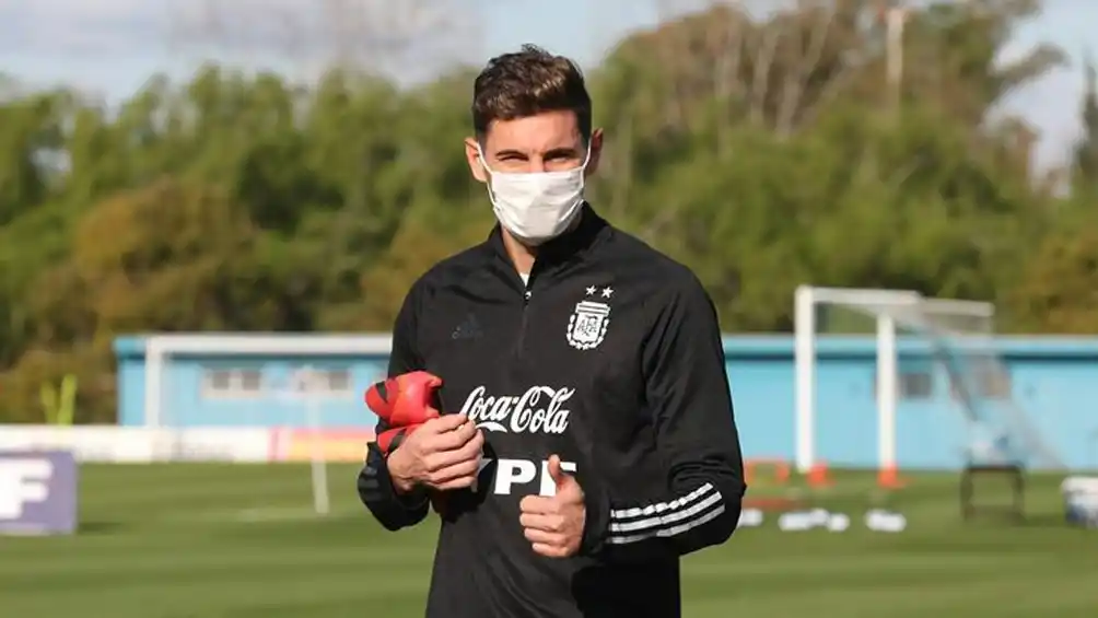 El protocolo de la AFA: prohibido escupir, besar la pelota e intercambiar camisetas