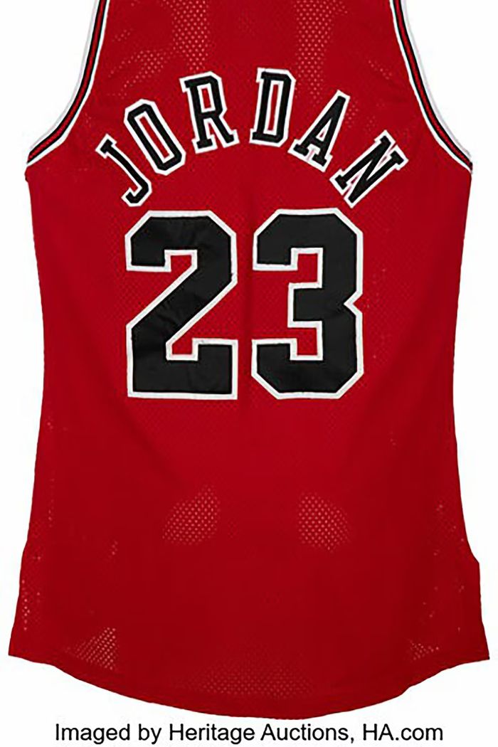 La camiseta de Michael Jordan subastada en 2.6 millones de dólares (Heritage Auctions)