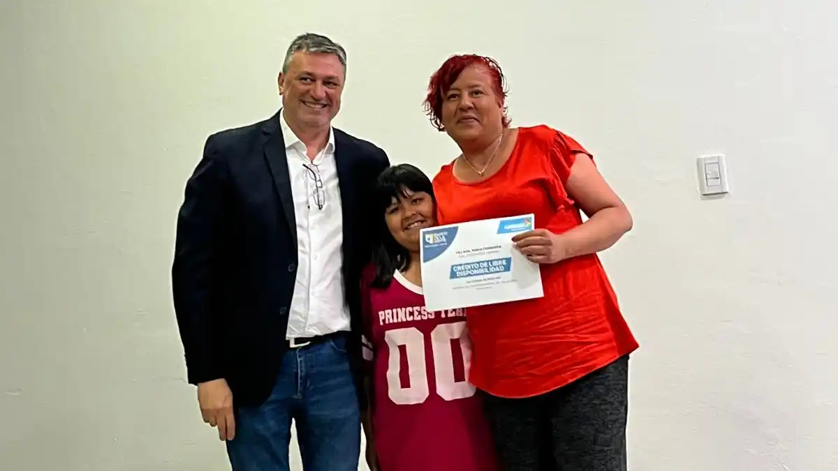 En un acto realizado en El Tío se entregaron escrituras para 46 propietarios de viviendas.