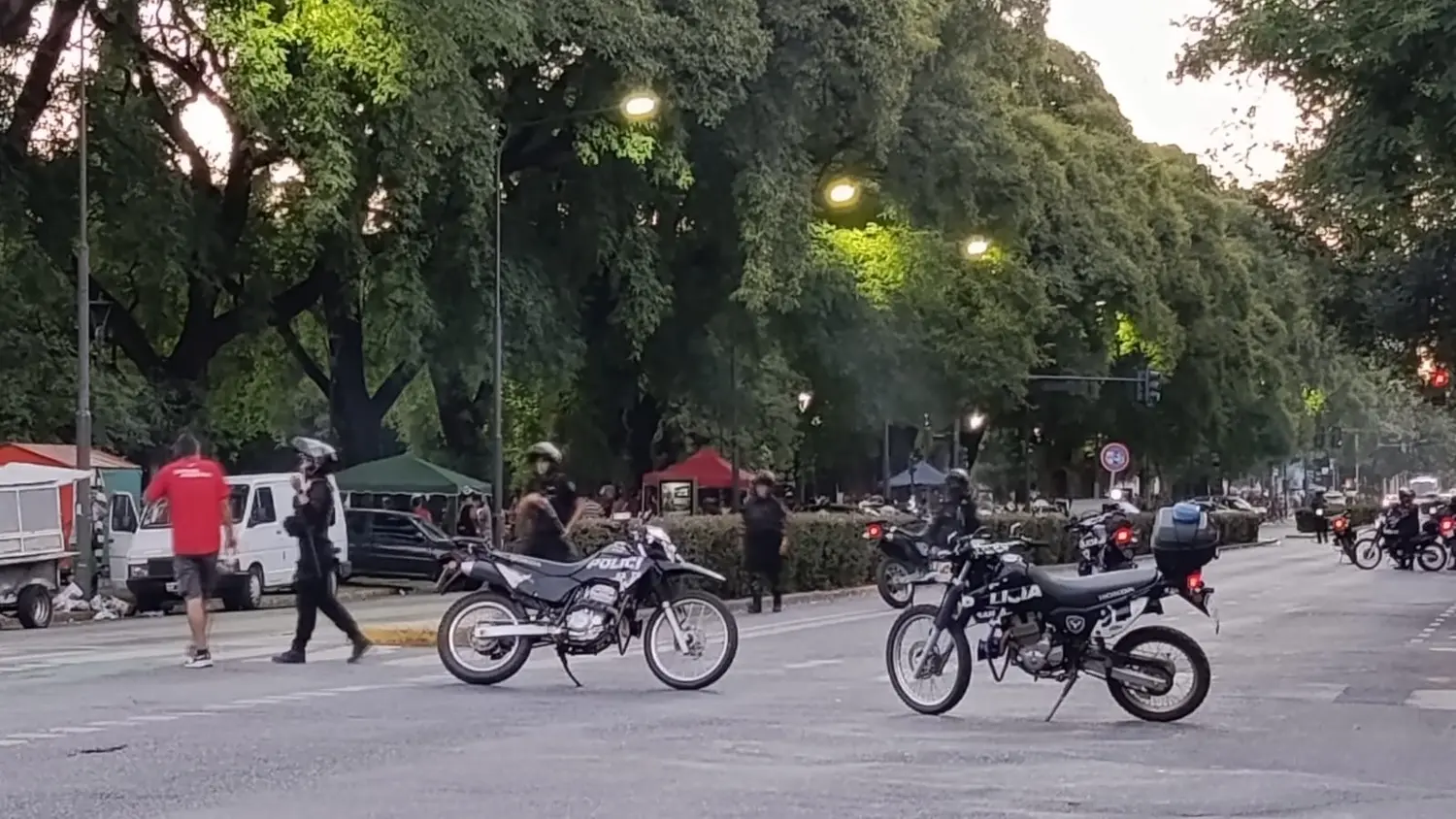 Corridas, piedrazos y balas de goma: incidentes en el Parque Independencia tras el clásico rosarino