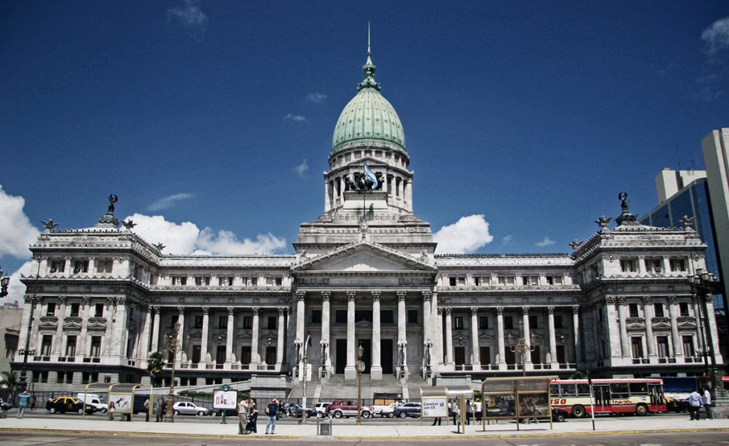 La exposición consta de diversas disciplinas del arte gualeyo.