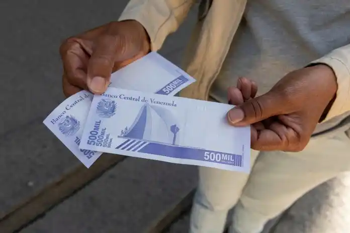 Comienzan a aparecer nuevos billetes en Caracas