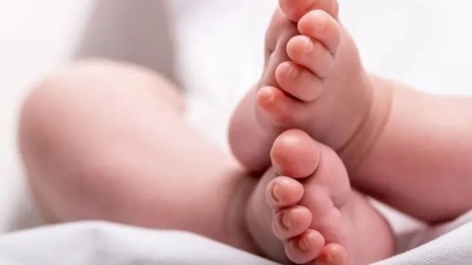 MADRE ESTÁ DESHECHA: bebé muere al broncoaspirar leche materna
