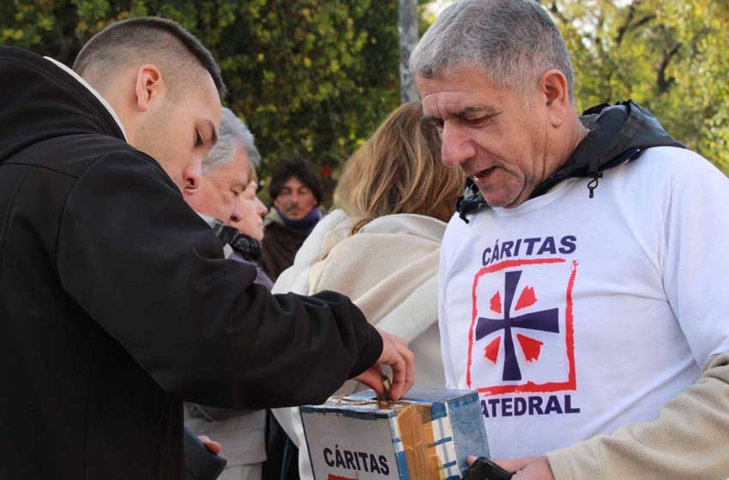 Cáritas: aplican tratamientos de sanitización para las donaciones de indumentaria