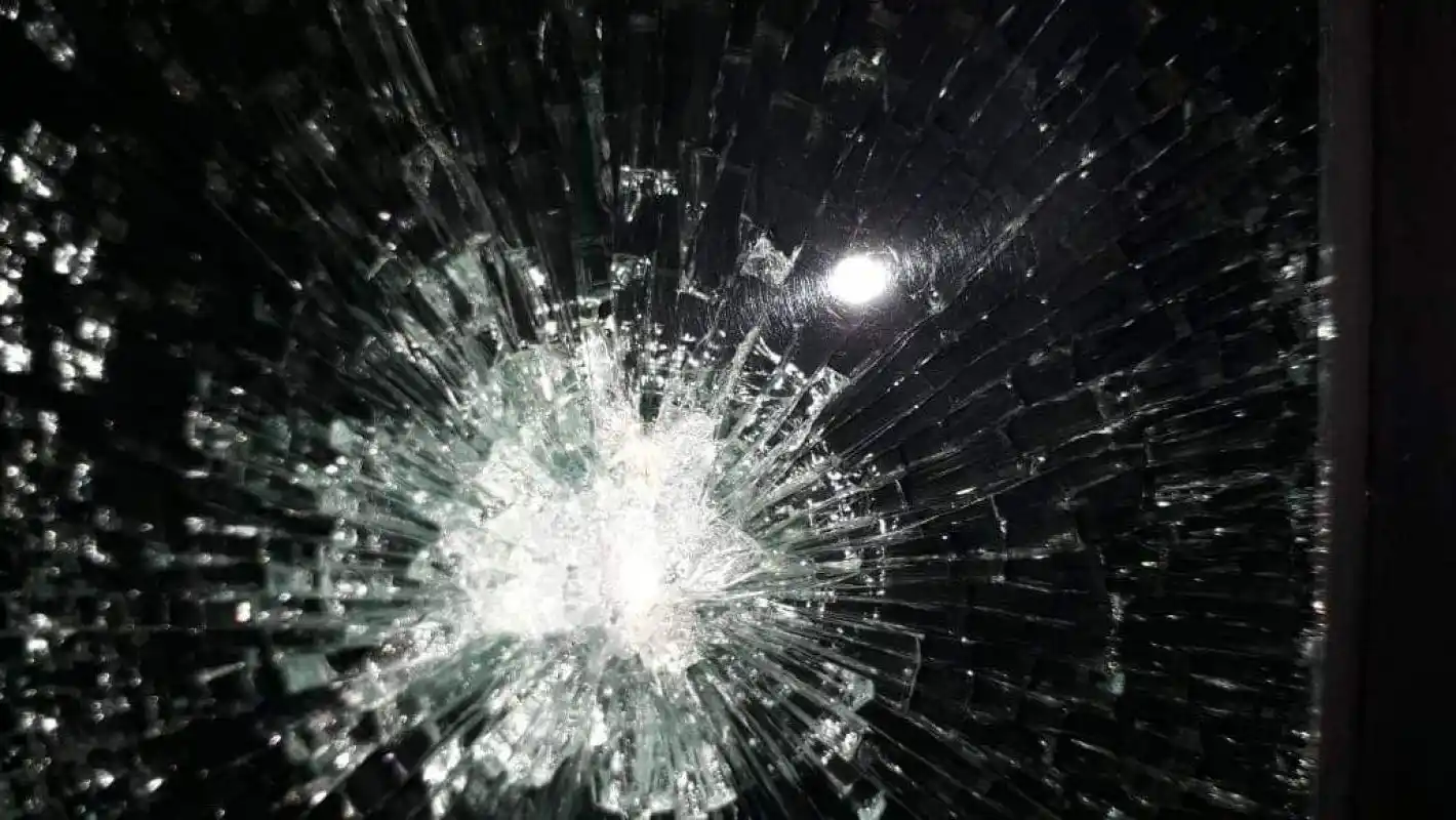 Investigan un ataque contra el colectivo que llevaba policías a trabajar