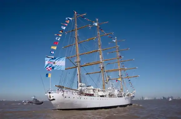 La Fragata Libertad llega a Mar del Plata