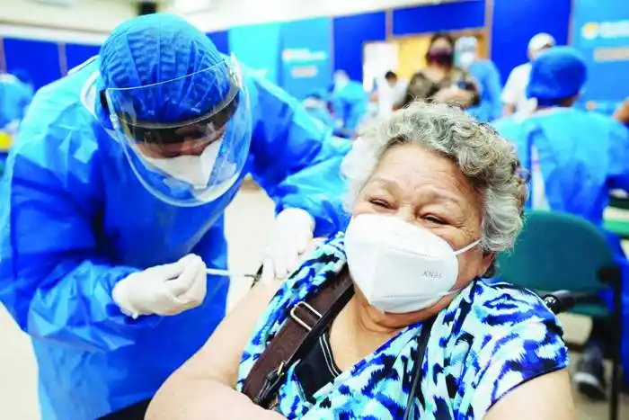 Vacunarán con una cuarta  dosis en la provincia