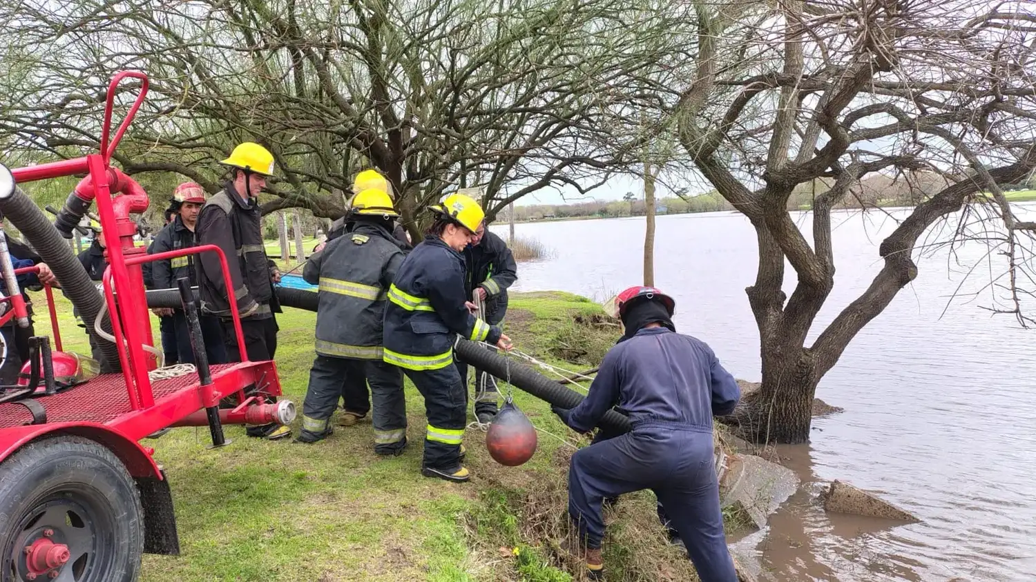 Bomberos pusieron a prueba equipos para emergencias de gran demanda de agua