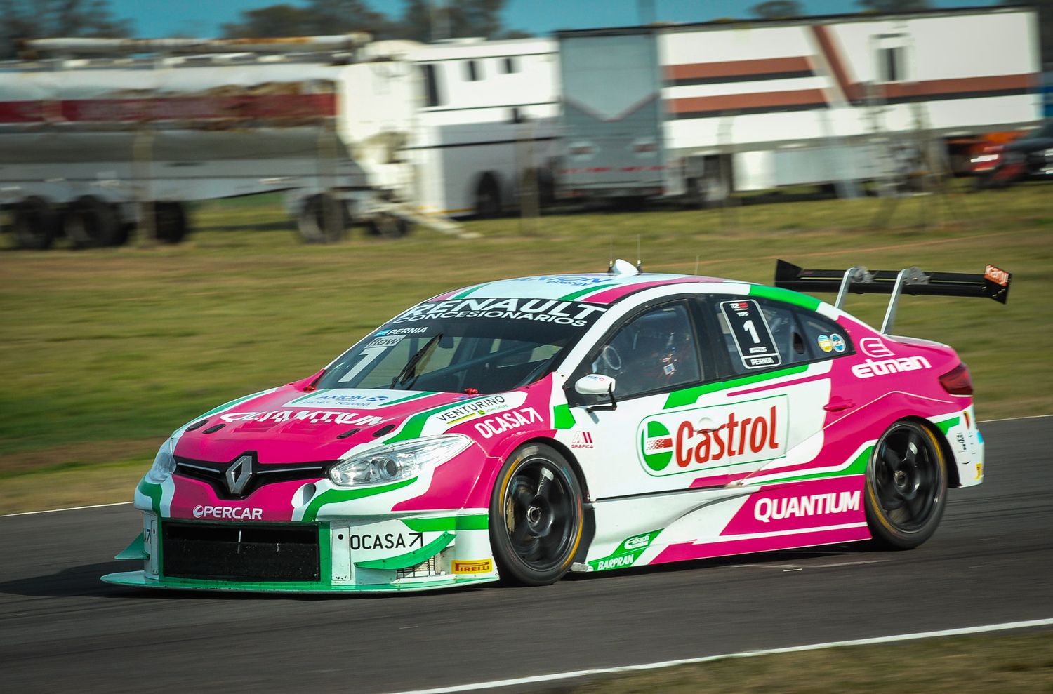 Ardusso se quedó con la pole, escoltado por Leonel Pernía