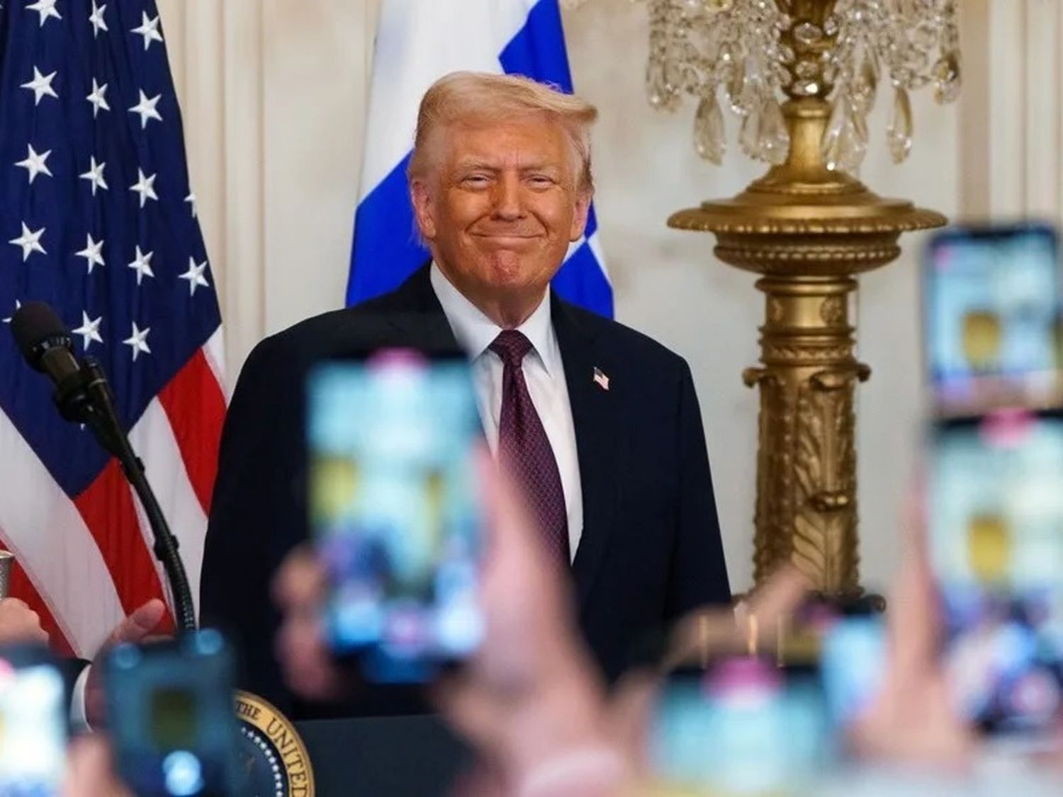 Ante el derrumbe de los mercados, Trump puso en pausa el aumento de los aranceles