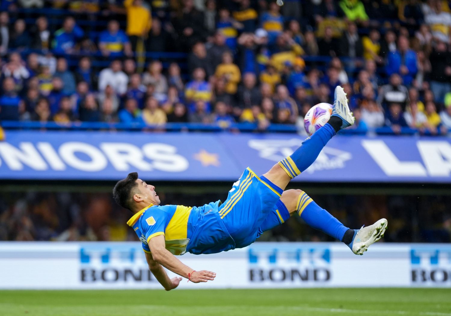 River y Boca salen a la cancha tras el superclásico