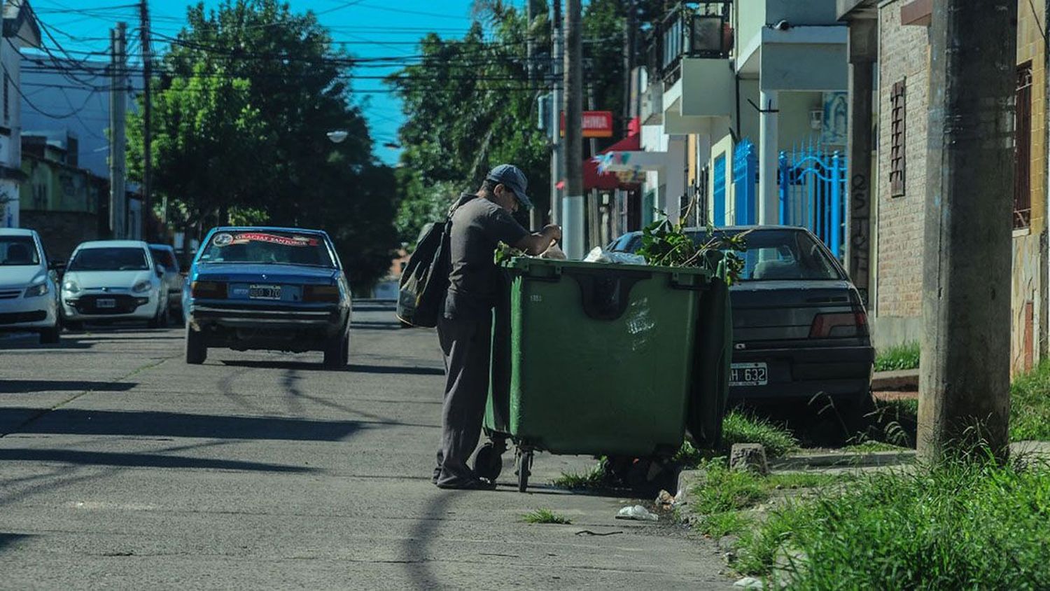 La pobreza bajó a 37,3% a fin de 2021 y afectó a 17,4 millones de argentinos