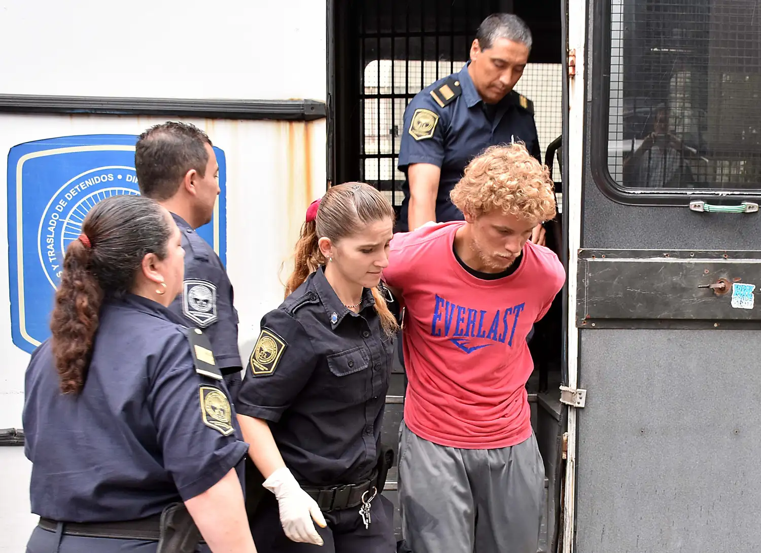 Declararon los cinco acusados de abusar de una joven y pidieron que sigan detenidos