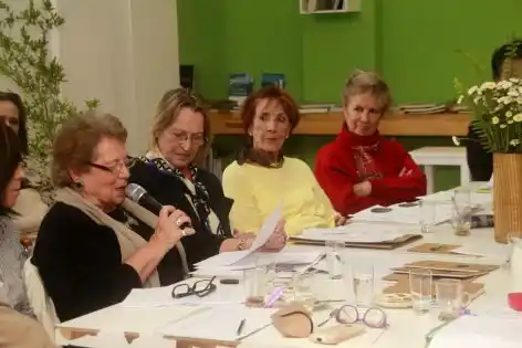 Realizan un café literario en el Centro Cultural Necochea